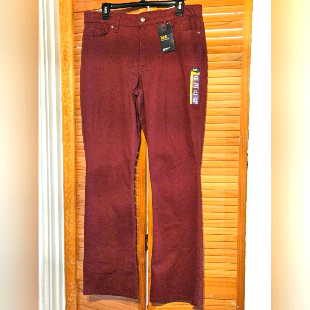 Lee Boot Cut Jeans New with Tags Size 16 MED - Lee Color: DARK GLICIA